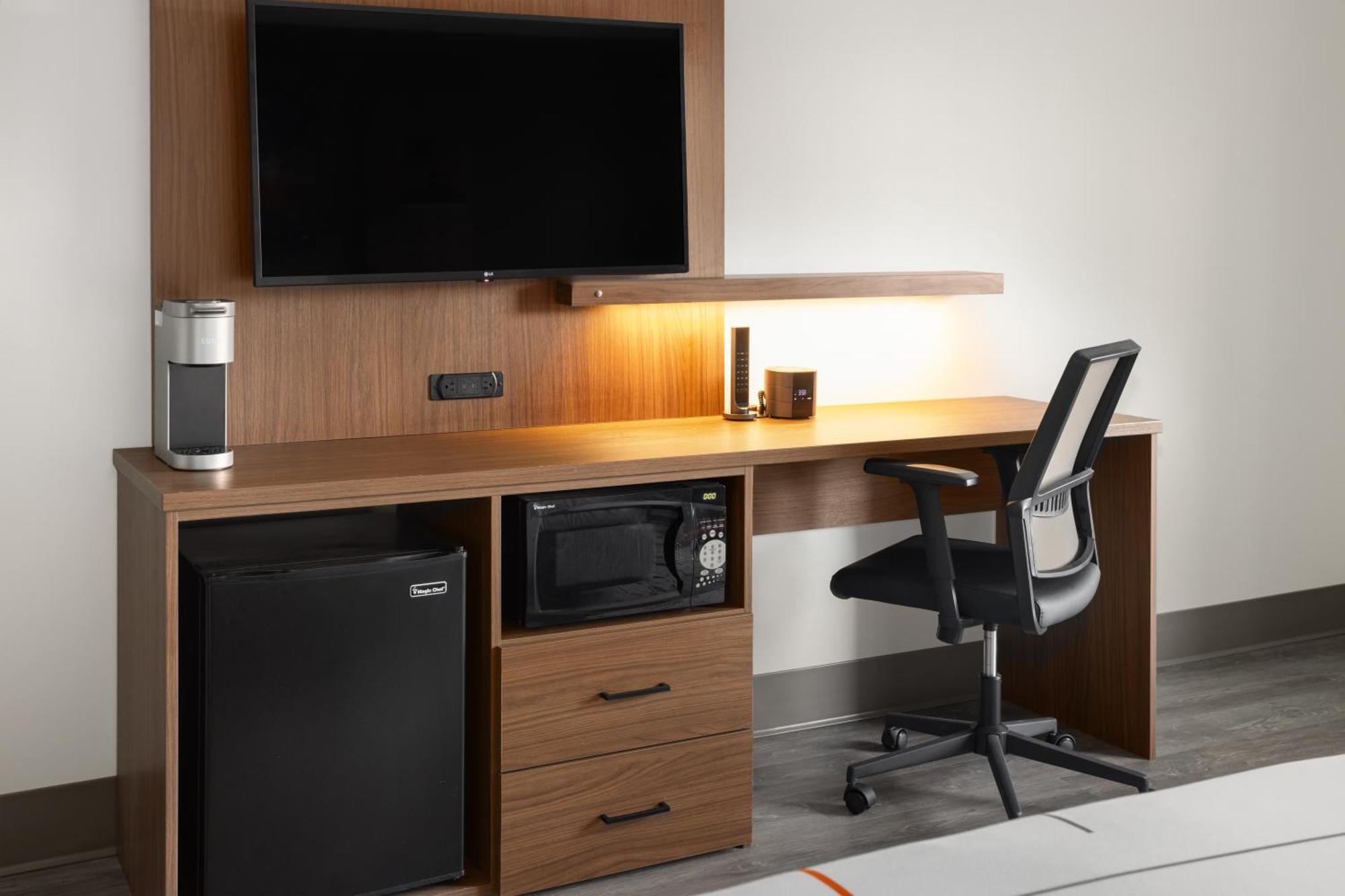 La Quinta Inn & Suites By Wyndham Williston Burlington Bagian luar foto