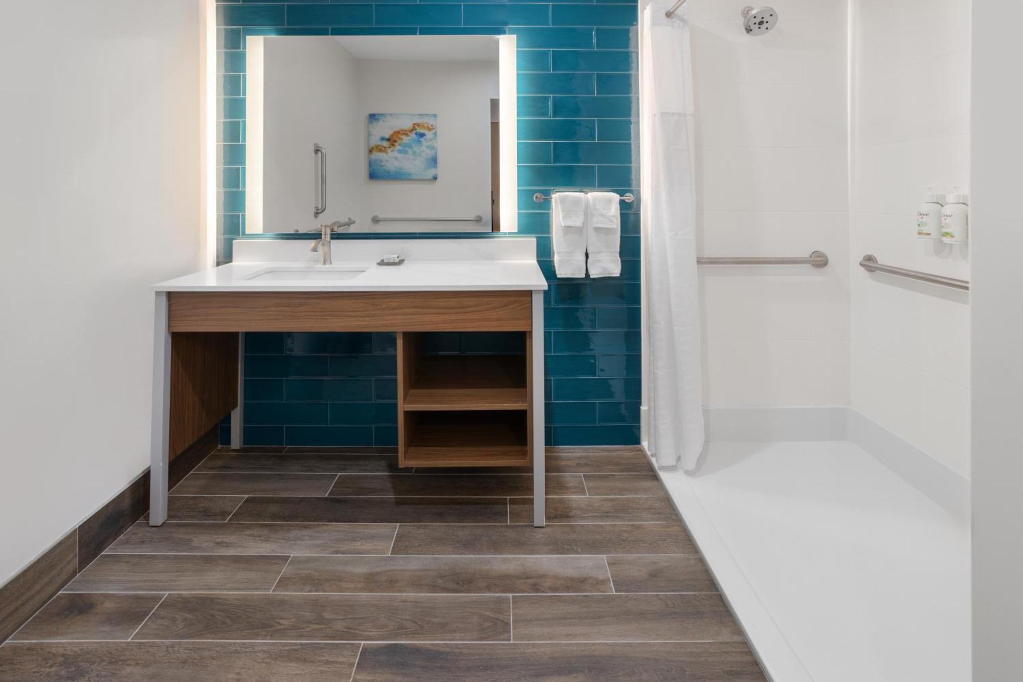 La Quinta Inn & Suites By Wyndham Williston Burlington Bagian luar foto