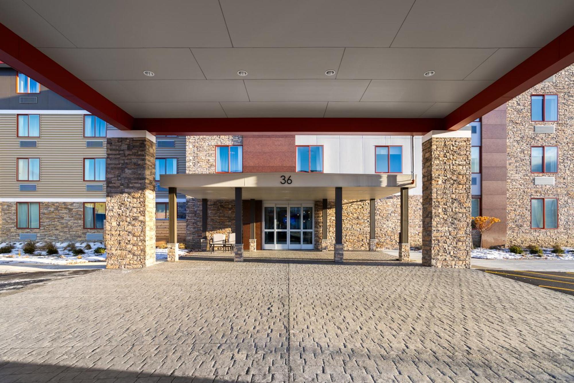 La Quinta Inn & Suites By Wyndham Williston Burlington Bagian luar foto