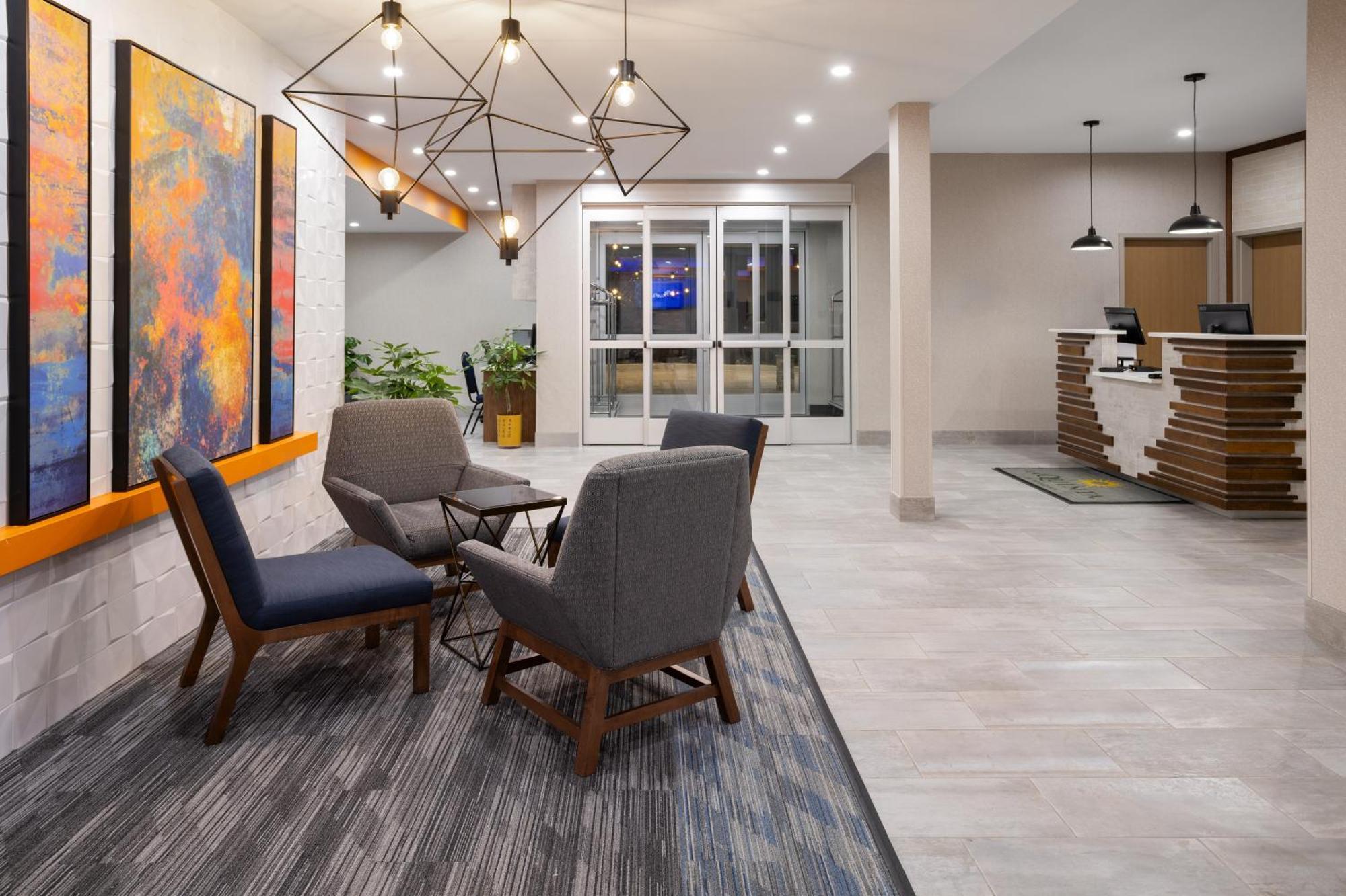 La Quinta Inn & Suites By Wyndham Williston Burlington Bagian luar foto