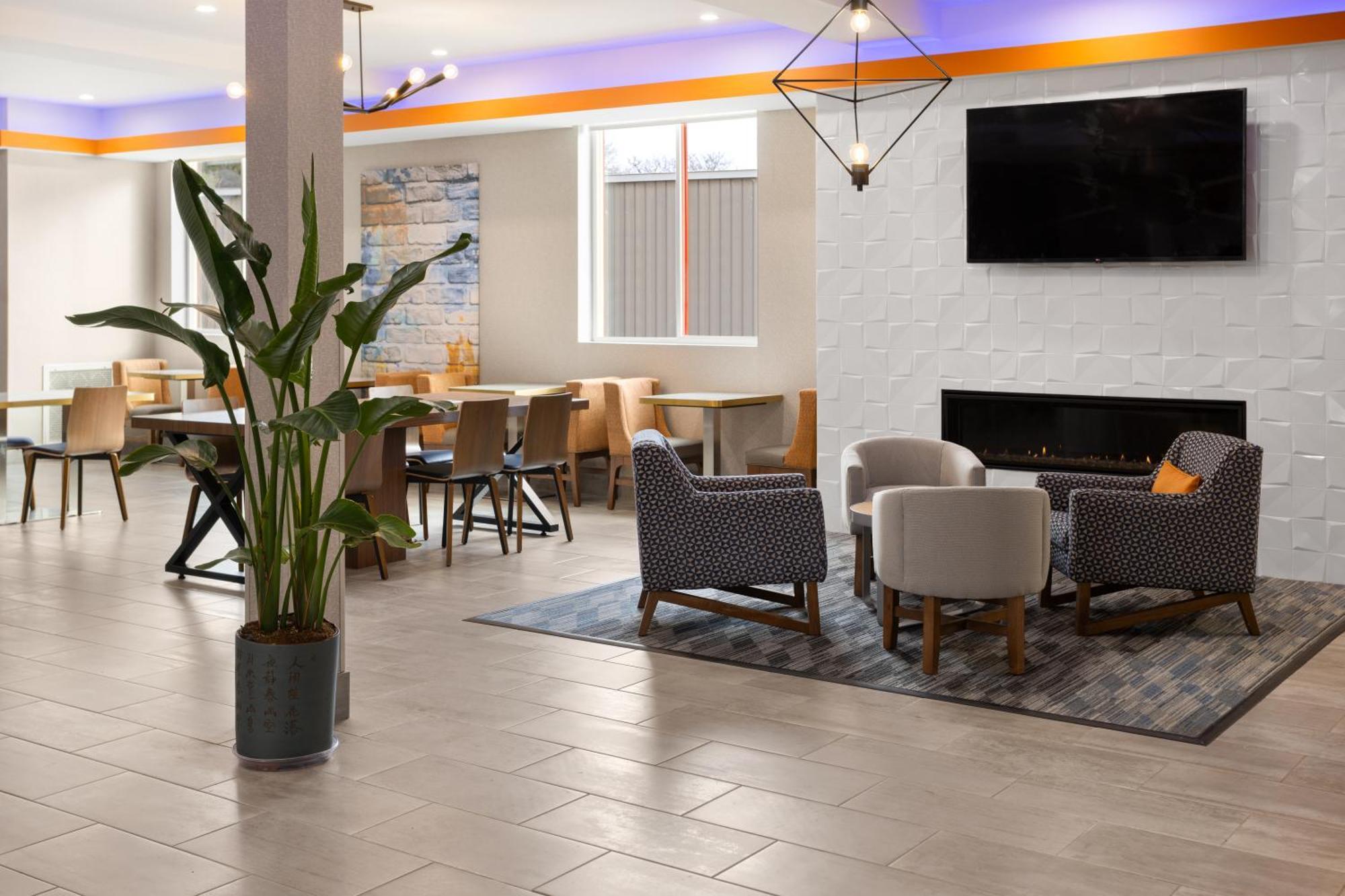 La Quinta Inn & Suites By Wyndham Williston Burlington Bagian luar foto